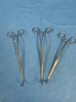 LOT OF VASCULAR CLAMPS