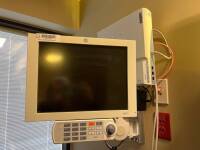 GE SOLAR 8000I PATIENT MONITORING SYSTEM W/ GE MD15 PATIENT MONITOR