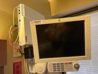 GE SOLAR 8000I PATIENT MONITORING SYSTEM W/ GE MD15 PATIENT MONITOR