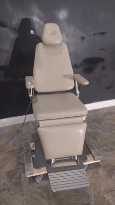 EXAM CHAIR WITH LIGHT