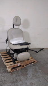 MIDMARK 75L PROGRAMMABLE POWER EXAM CHAIR WITH FOOT CONTROL