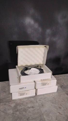 LOT OF INTUITIVE LIGHT CABLES