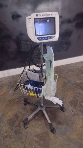 GLIDESCOPE VIDEO MONITOR WITH 1 REUSABLE 60 DEGREE C HANDPIECE (REF 0570-0307)